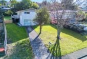 Rangitoto College and Double Westlake school zone, 3 beds house on 674m2 section, close to schools, shops, shoppingcentres, reserve, motorway access, 0.4 km to Sunnynook School, 36 Lavery Place, Sunnynook, Auckland