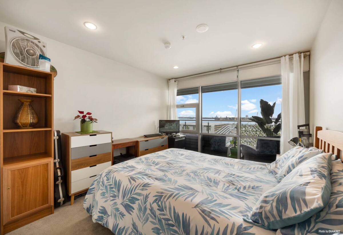 Auckland Girls’ Grammar School zone, Renovated Leasehold 2 beds 2 baths 2 car parks apartment, 74sqm plus a massive balcony of approx. 18sqm, just a short stroll to Britomart, Queen Street, and Commercial Bay, 1004/30 Beach Road, City Centre, Auckland