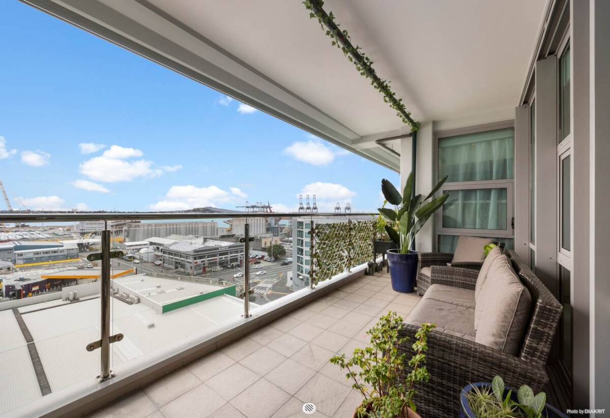Auckland Girls’ Grammar School zone, Renovated Leasehold 2 beds 2 baths 2 car parks apartment, 74sqm plus a massive balcony of approx. 18sqm, just a short stroll to Britomart, Queen Street, and Commercial Bay, 1004/30 Beach Road, City Centre, Auckland