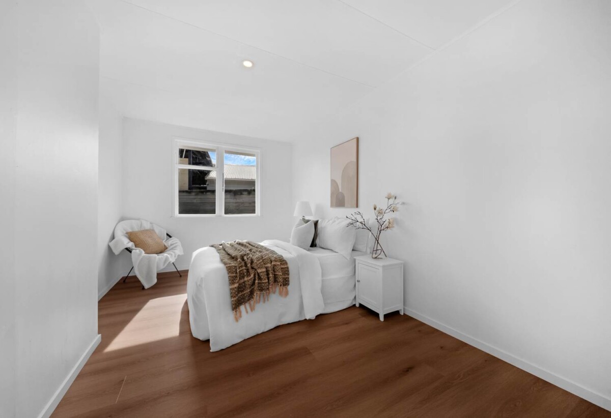 CV $730,000., Renovated 3 beds 1 bath house on 436m2 section, close to shops, schools, motorway access, 0.3 km to Mangere East School, 10 Carnac Place, Mangere East, Auckland