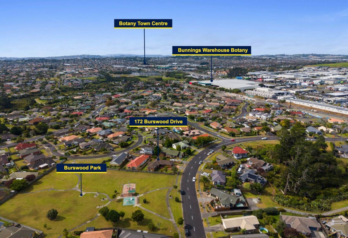 Parkside Living, Renovated Brick and tile 3 beds 1 bath house with double garage on 606m2 section, close to shops, shopping centres, schools, zoned for Riverhills School, Pakuranga Heights Intermediate, Howick Intermediate, Edgewater College, and Santa Maria College, 172 Burswood Drive, Burswood, Auckland