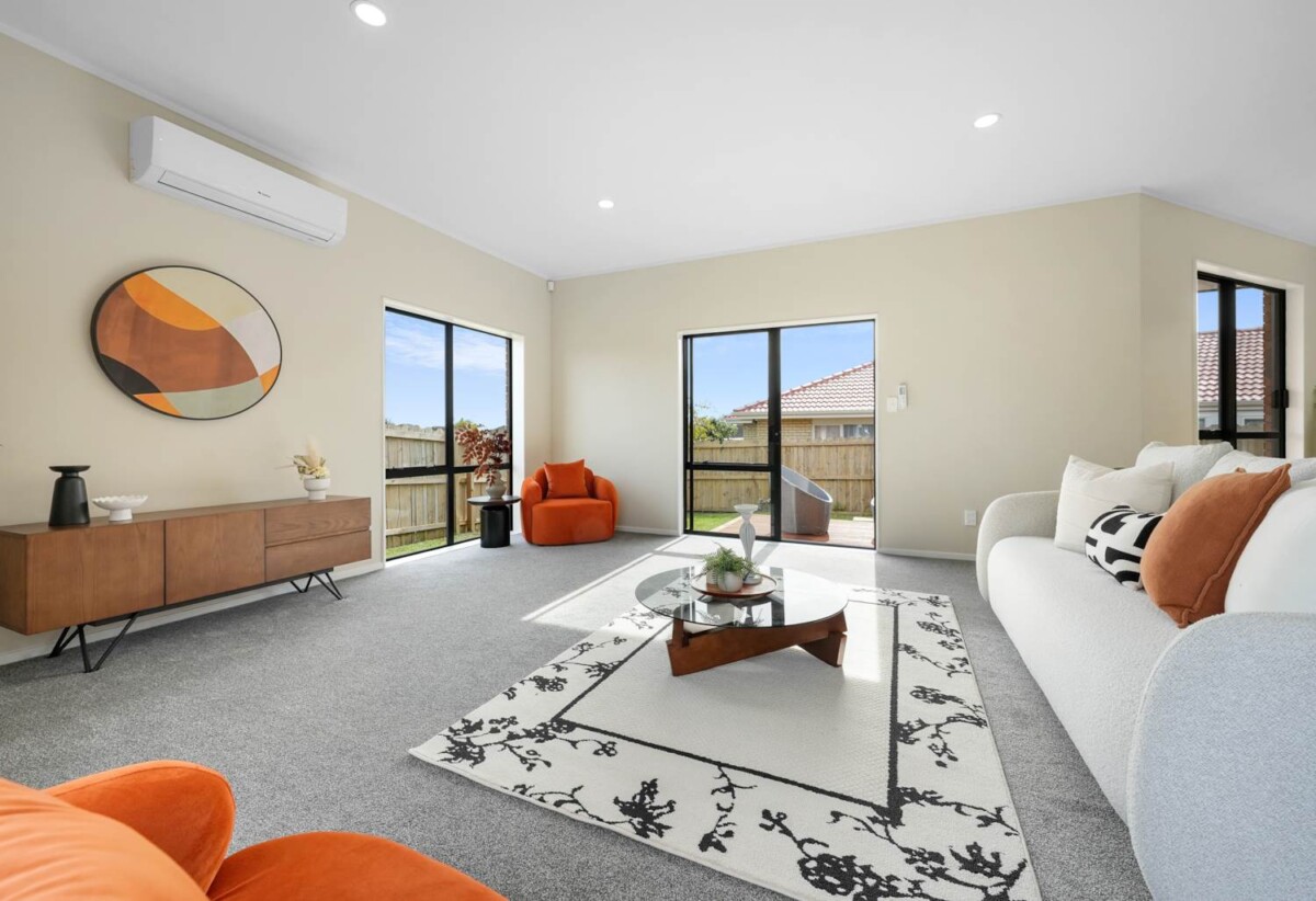 Parkside Living, Renovated Brick and tile 3 beds 1 bath house with double garage on 606m2 section, close to shops, shopping centres, schools, zoned for Riverhills School, Pakuranga Heights Intermediate, Howick Intermediate, Edgewater College, and Santa Maria College, 172 Burswood Drive, Burswood, Auckland