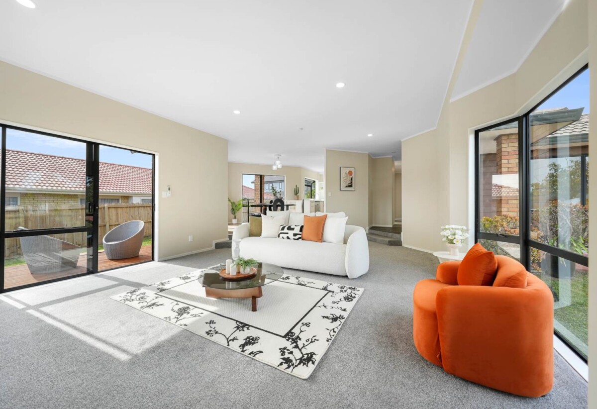 Parkside Living, Renovated Brick and tile 3 beds 1 bath house with double garage on 606m2 section, close to shops, shopping centres, schools, zoned for Riverhills School, Pakuranga Heights Intermediate, Howick Intermediate, Edgewater College, and Santa Maria College, 172 Burswood Drive, Burswood, Auckland