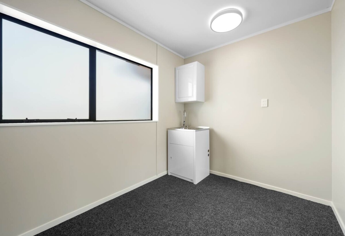 Parkside Living, Renovated Brick and tile 3 beds 1 bath house with double garage on 606m2 section, close to shops, shopping centres, schools, zoned for Riverhills School, Pakuranga Heights Intermediate, Howick Intermediate, Edgewater College, and Santa Maria College, 172 Burswood Drive, Burswood, Auckland