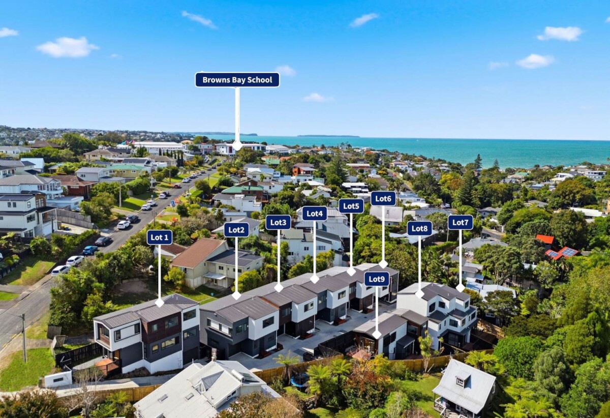 Motivated vendor, Rangitoto College zone, Standalone Brandnew 4 beds 2.5 baths home with garage, with Rothesay Bay Beach just a short stroll away and Browns Bay village nearby, 0.2 km to Browns Bay School, Lot 2/30 Kiteroa Terrace, Rothesay Bay, Auckland
