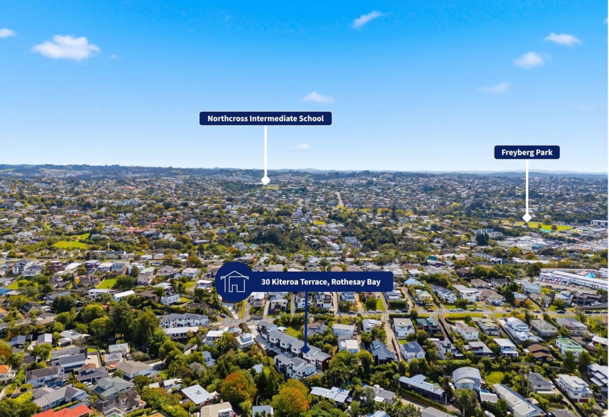 Motivated vendor, Rangitoto College zone, Standalone Brandnew 4 beds 4 baths house home with garage, with Rothesay Bay Beach just a short stroll away and Browns Bay village nearby, 0.2 km to Browns Bay School, Lot 1/30 Kiteroa Terrace, Rothesay Bay, Auckland