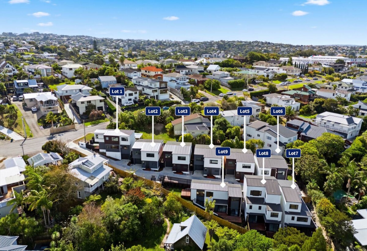 Motivated vendor, Rangitoto College zone, Standalone Brandnew 4 beds 2.5 baths home with garage, with Rothesay Bay Beach just a short stroll away and Browns Bay village nearby, 0.2 km to Browns Bay School, Lot 2/30 Kiteroa Terrace, Rothesay Bay, Auckland