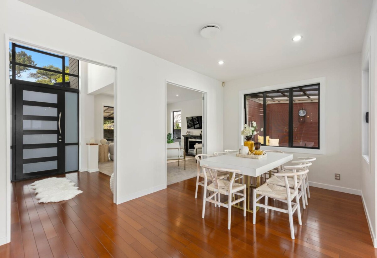 Renovated 6 beds 4 baths house with double garage on 507m2 section, zoned for top schools—including Albany Junior and Senior High—and moments from Westfield Albany, golf club, motorway access, 92 Schnapper Rock Road, Albany, Auckland