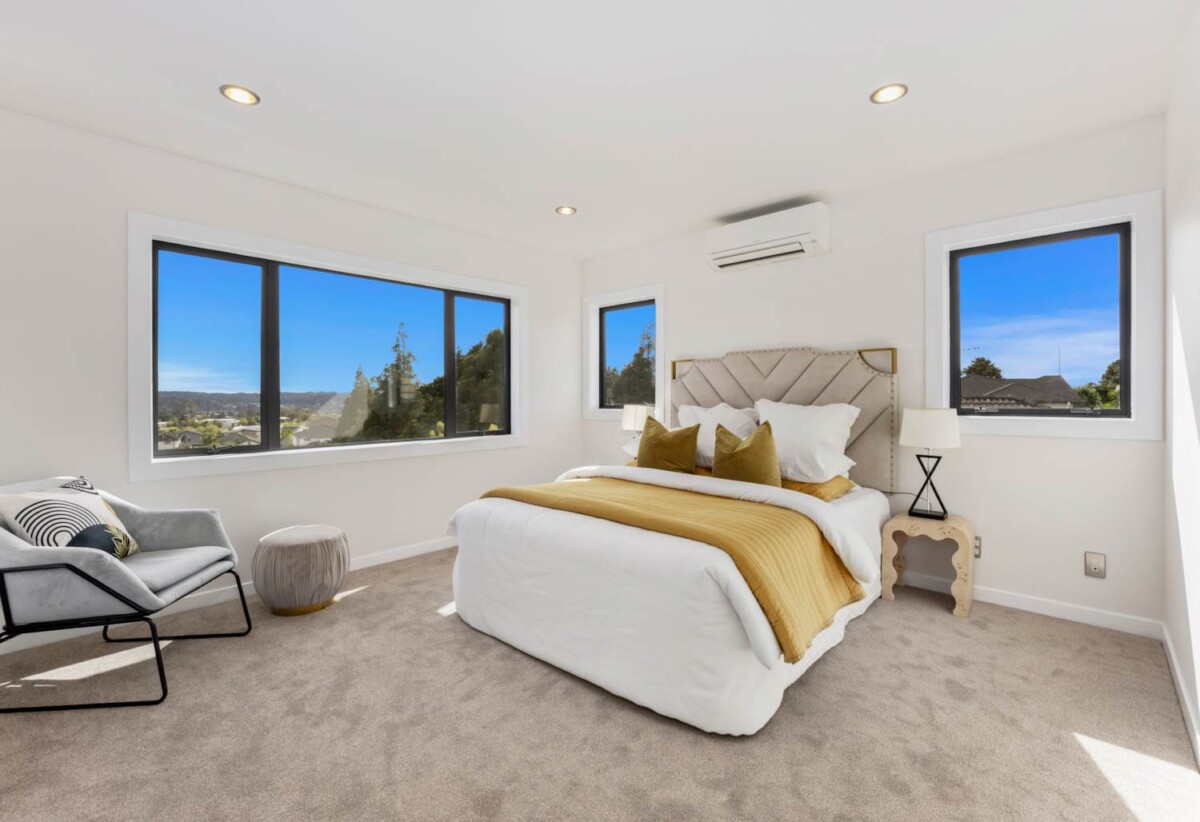 Renovated 6 beds 4 baths house with double garage on 507m2 section, zoned for top schools—including Albany Junior and Senior High—and moments from Westfield Albany, golf club, motorway access, 92 Schnapper Rock Road, Albany, Auckland