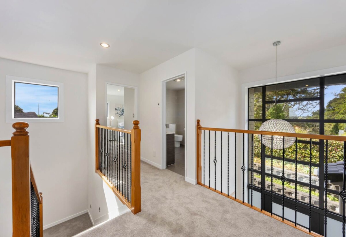 Renovated 6 beds 4 baths house with double garage on 507m2 section, zoned for top schools—including Albany Junior and Senior High—and moments from Westfield Albany, golf club, motorway access, 92 Schnapper Rock Road, Albany, Auckland