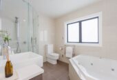 Renovated 6 beds 4 baths house with double garage on 507m2 section, zoned for top schools—including Albany Junior and Senior High—and moments from Westfield Albany, golf club, motorway access, 92 Schnapper Rock Road, Albany, Auckland