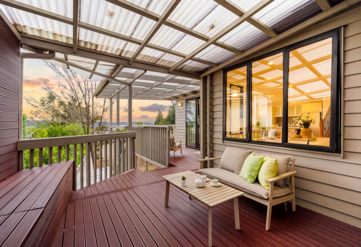 Renovated 6 beds 4 baths house with double garage on 507m2 section, zoned for top schools—including Albany Junior and Senior High—and moments from Westfield Albany, golf club, motorway access, 92 Schnapper Rock Road, Albany, Auckland