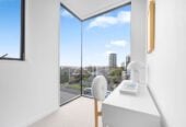 10-Year Master Build Guarantee, Built in lift, 260m2 Standalone freehold 4 beds 4.5 baths house with double garage, 4 ensuites, close to beach, shops, schools, 0.8 km to Takapuna School, 6/4 Tennyson Avenue, Takapuna, Auckland