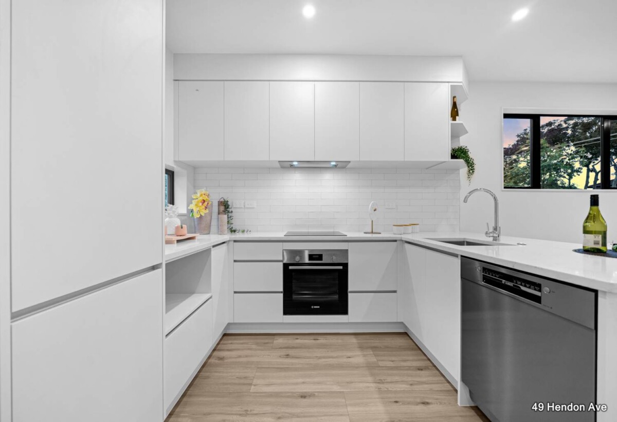 10 Years Stamford Warranty, Brandnew 3 beds 1.5 baths home with car park, Just a short stroll to the picturesque Alan Wood Reserve, with scenic walkways and cycle paths, close to schools, shops, supermarkets, motorway access, 1.7 km to Avondale College, 6/49 Hendon Avenue, Mt Albert, Auckland