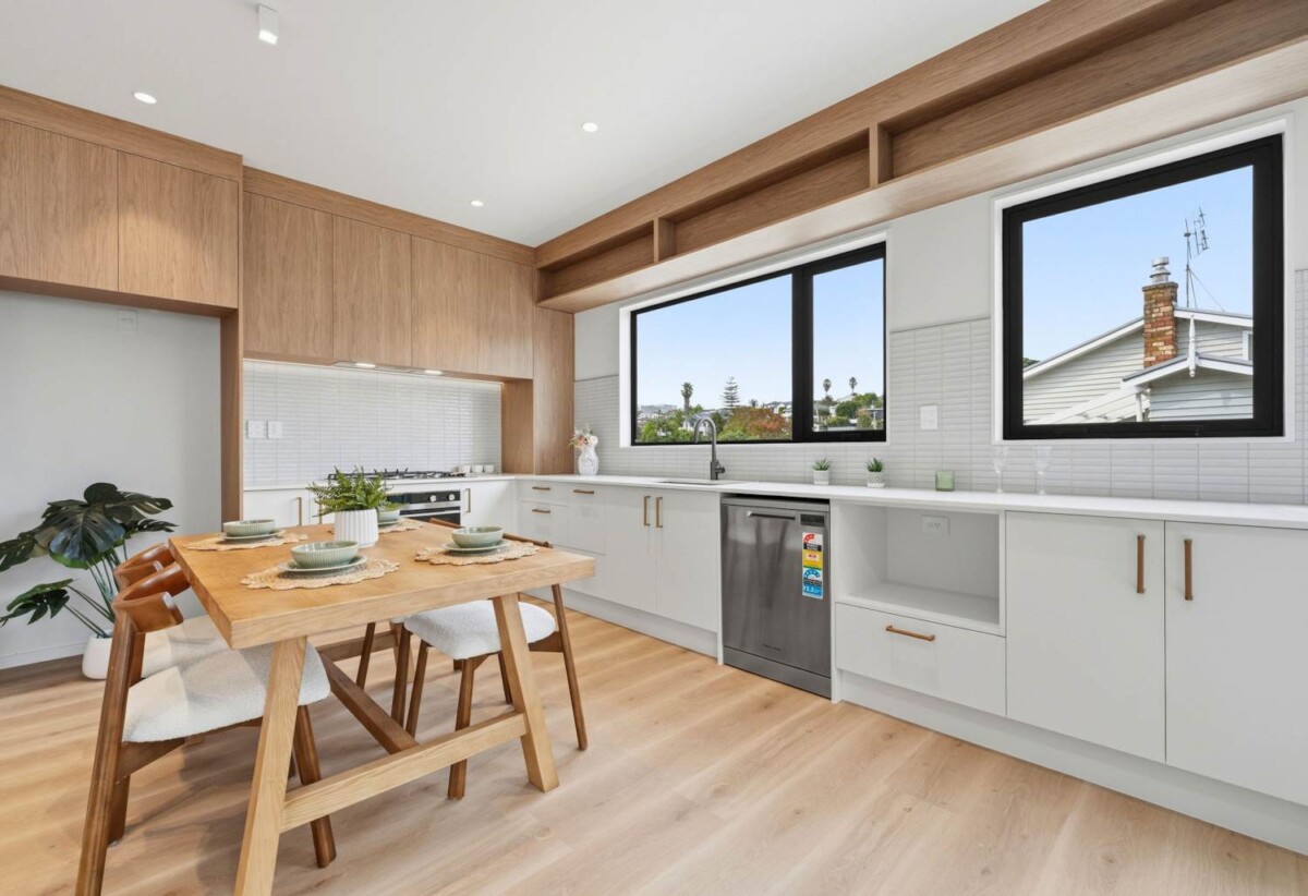 Motivated vendor, Rangitoto College zone, Standalone Brandnew 4 beds 4 baths house home with garage, with Rothesay Bay Beach just a short stroll away and Browns Bay village nearby, 0.2 km to Browns Bay School, Lot 1/30 Kiteroa Terrace, Rothesay Bay, Auckland