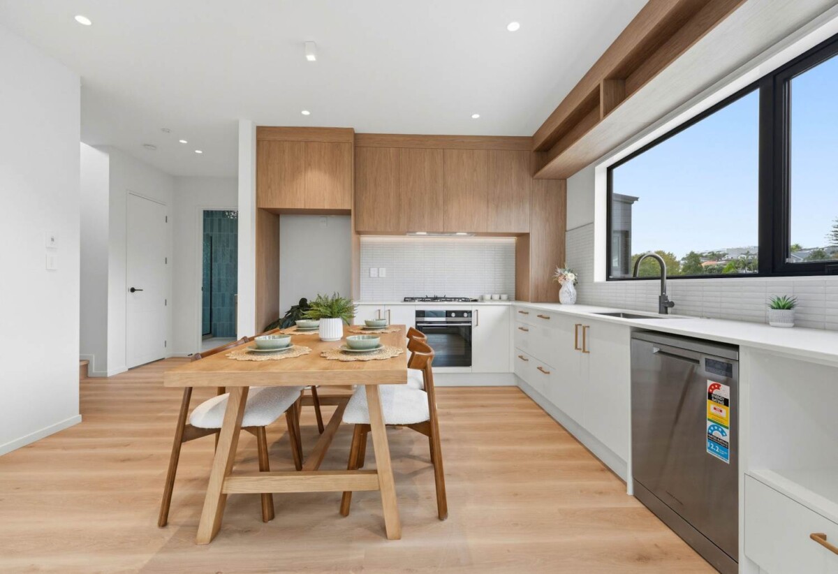Motivated vendor, Rangitoto College zone, Standalone Brandnew 4 beds 4 baths house home with garage, with Rothesay Bay Beach just a short stroll away and Browns Bay village nearby, 0.2 km to Browns Bay School, Lot 1/30 Kiteroa Terrace, Rothesay Bay, Auckland