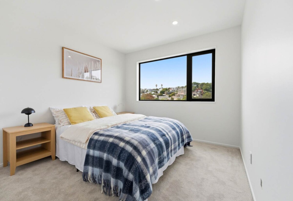 Motivated vendor, Rangitoto College zone, Standalone Brandnew 4 beds 4 baths house home with garage, with Rothesay Bay Beach just a short stroll away and Browns Bay village nearby, 0.2 km to Browns Bay School, Lot 1/30 Kiteroa Terrace, Rothesay Bay, Auckland