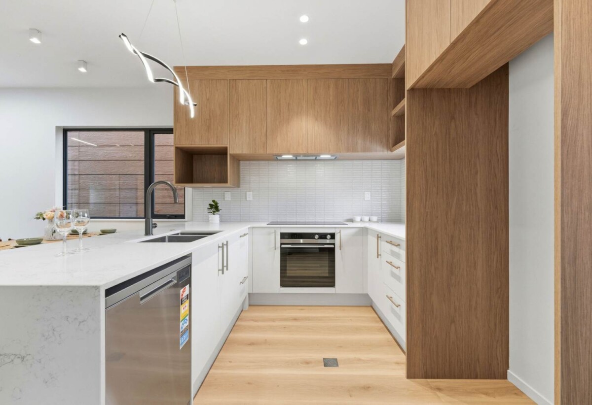 Motivated vendor, Rangitoto College zone, Standalone Brandnew 4 beds 2.5 baths home with garage, with Rothesay Bay Beach just a short stroll away and Browns Bay village nearby, 0.2 km to Browns Bay School, Lot 2/30 Kiteroa Terrace, Rothesay Bay, Auckland