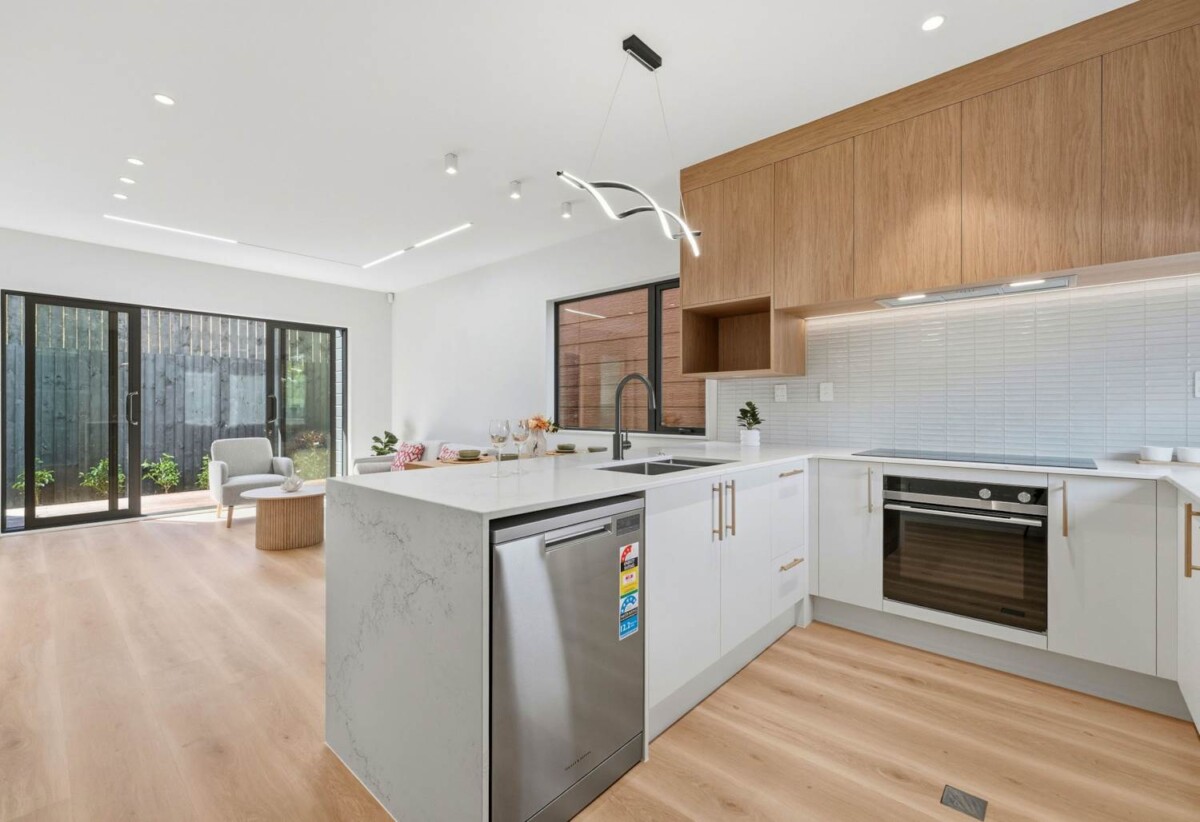 Motivated vendor, Rangitoto College zone, Standalone Brandnew 4 beds 2.5 baths home with garage, with Rothesay Bay Beach just a short stroll away and Browns Bay village nearby, 0.2 km to Browns Bay School, Lot 2/30 Kiteroa Terrace, Rothesay Bay, Auckland