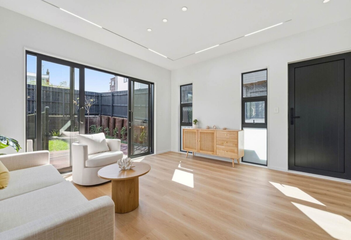 Motivated vendor, Rangitoto College zone, Standalone Brandnew 3 beds 2.5 baths home with garage, with Rothesay Bay Beach just a short stroll away and Browns Bay village nearby, 0.2 km to Browns Bay School, Lot 9/30 Kiteroa Terrace, Rothesay Bay, Auckland