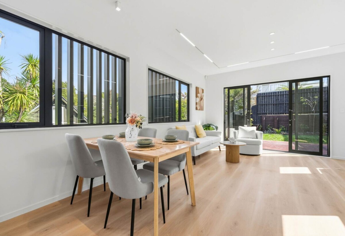 Motivated vendor, Rangitoto College zone, Standalone Brandnew 3 beds 2.5 baths home with garage, with Rothesay Bay Beach just a short stroll away and Browns Bay village nearby, 0.2 km to Browns Bay School, Lot 9/30 Kiteroa Terrace, Rothesay Bay, Auckland