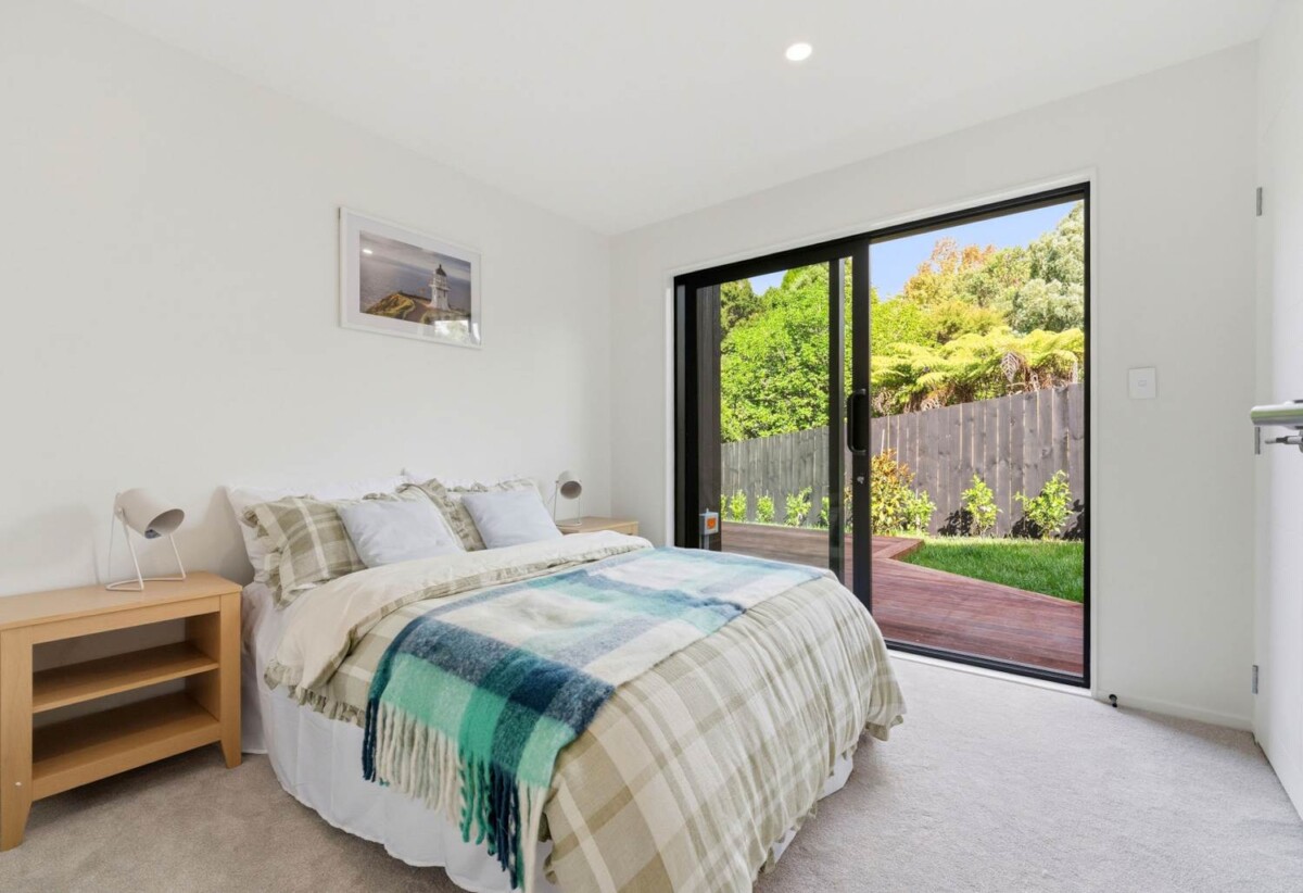 Motivated vendor, Rangitoto College zone, Standalone Brandnew 3 beds 2.5 baths home with garage, with Rothesay Bay Beach just a short stroll away and Browns Bay village nearby, 0.2 km to Browns Bay School, Lot 9/30 Kiteroa Terrace, Rothesay Bay, Auckland