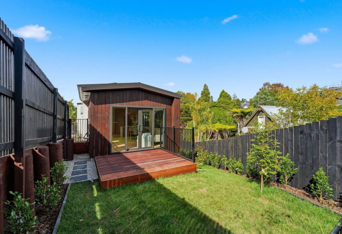 Motivated vendor, Rangitoto College zone, Standalone Brandnew 3 beds 2.5 baths home with garage, with Rothesay Bay Beach just a short stroll away and Browns Bay village nearby, 0.2 km to Browns Bay School, Lot 9/30 Kiteroa Terrace, Rothesay Bay, Auckland