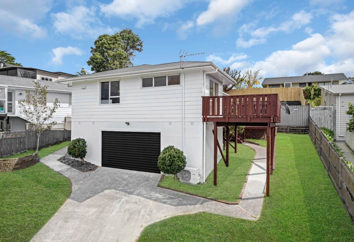 Double Westlake school zone, Renovated 3 beds 1 bath house with garage on 665m2 section, Close to Link Drive retail hub and Wairau Park, Glenfield Mall and local amenities, schools, motorway access, 1.2 km to Glenfield Intermediate School, 6 Celeste Place, Totara Vale, Auckland