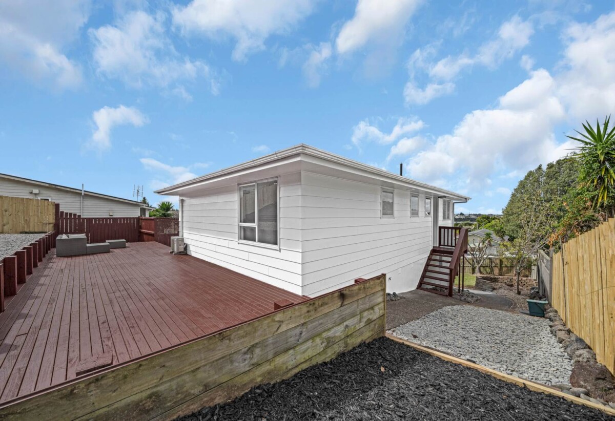 Double Westlake school zone, Renovated 3 beds 1 bath house with garage on 665m2 section, Close to Link Drive retail hub and Wairau Park, Glenfield Mall and local amenities, schools, motorway access, 1.2 km to Glenfield Intermediate School, 6 Celeste Place, Totara Vale, Auckland