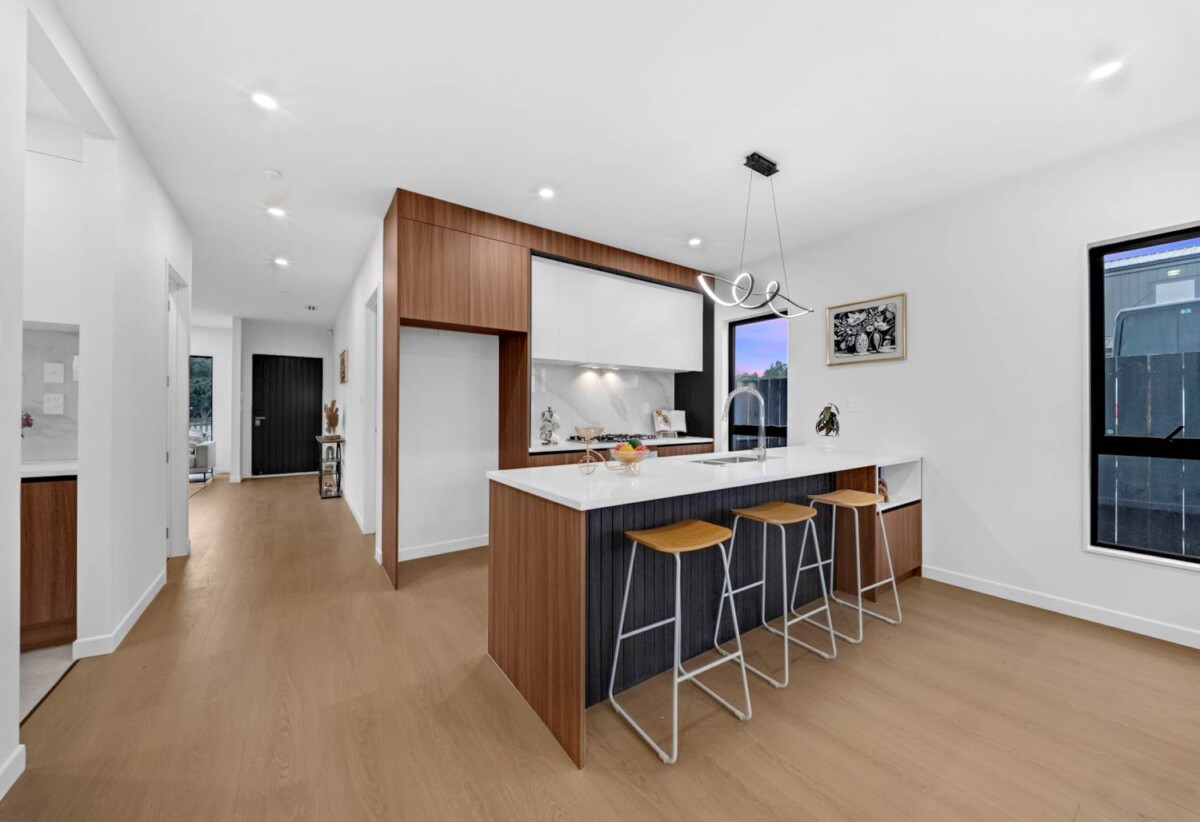 3 ensuites, 2 kitchens, Brandnew 5 beds 4.5 baths house with garage and 1 bed granny, Central heating, motivated vendor, close to schools, shops, motorway access, 43 Derbyshire Lane, Karaka, Auckland