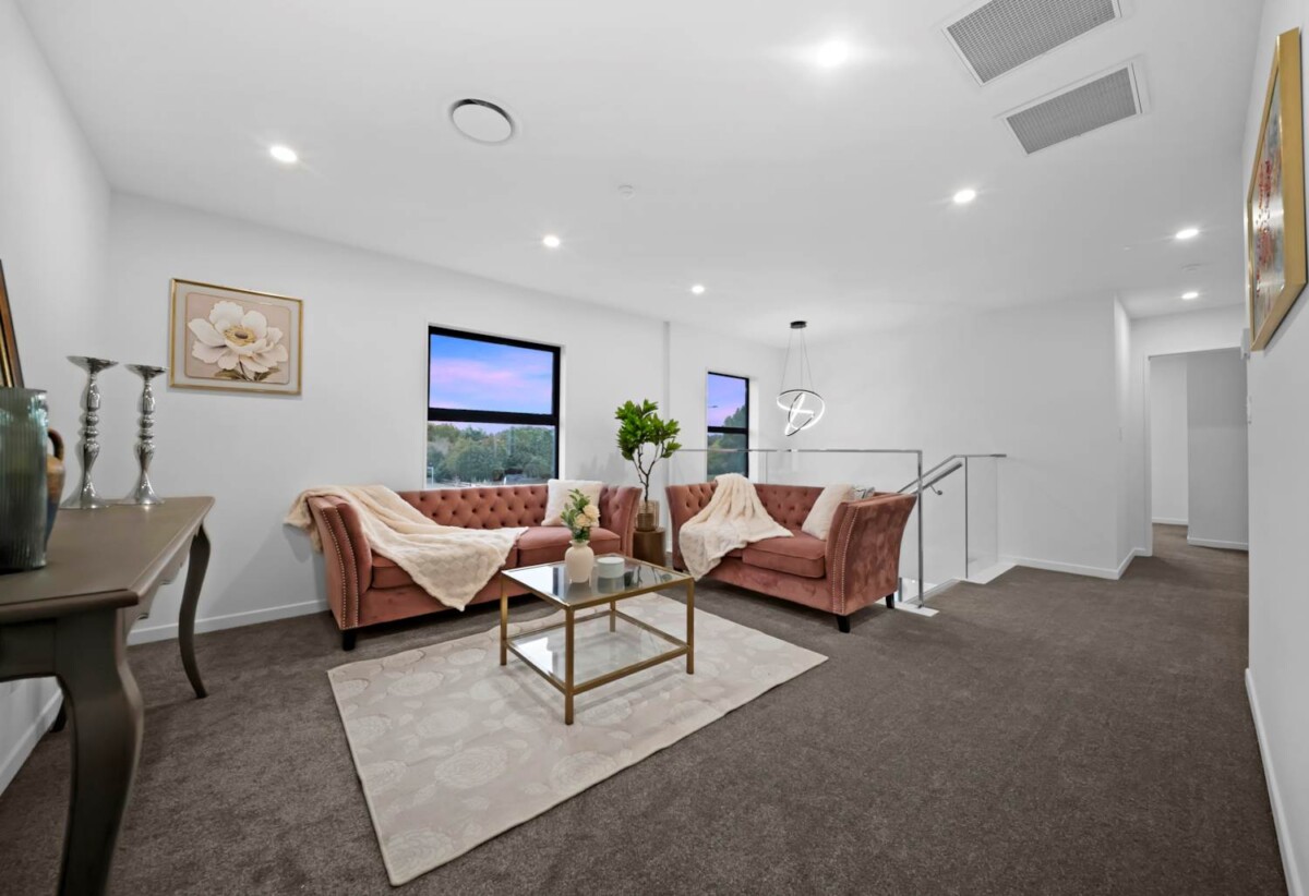 3 ensuites, 2 kitchens, Brandnew 5 beds 4.5 baths house with garage and 1 bed granny, Central heating, motivated vendor, close to schools, shops, motorway access, 43 Derbyshire Lane, Karaka, Auckland