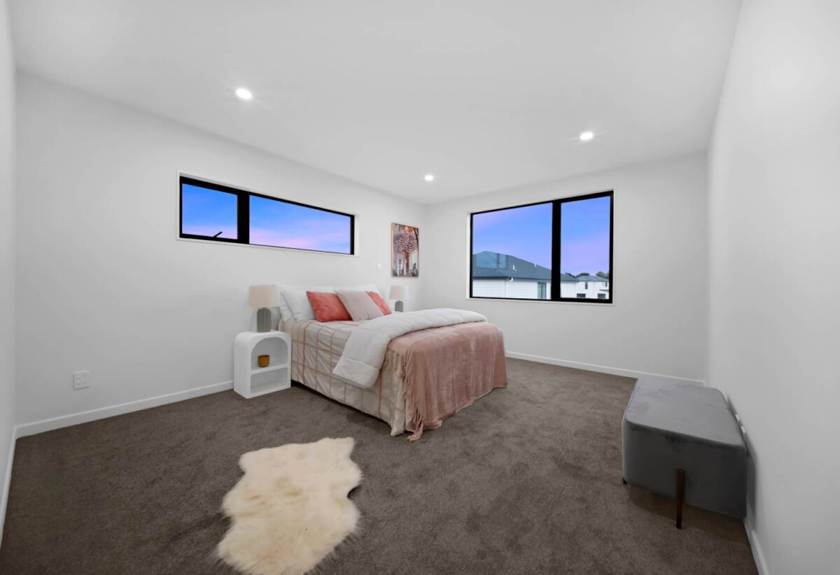 3 ensuites, 2 kitchens, Brandnew 5 beds 4.5 baths house with garage and 1 bed granny, Central heating, motivated vendor, close to schools, shops, motorway access, 43 Derbyshire Lane, Karaka, Auckland