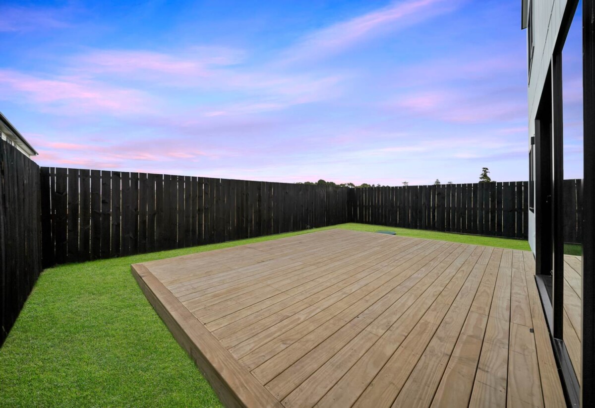 3 ensuites, 2 kitchens, Brandnew 5 beds 4.5 baths house with garage and 1 bed granny, Central heating, motivated vendor, close to schools, shops, motorway access, 43 Derbyshire Lane, Karaka, Auckland