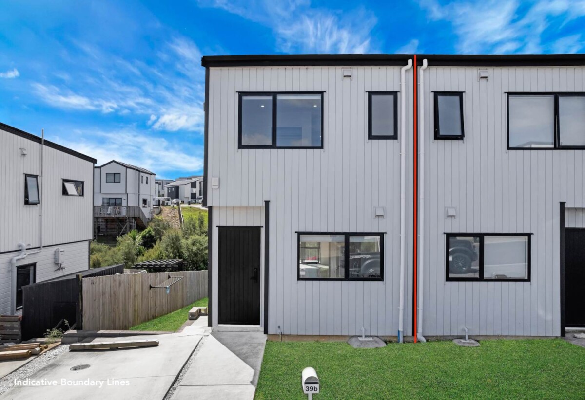 3 beds 2.5 baths home with backyard, close to schools, shops, 1 km to Redhill School, 2.1 km to Papakura High School, 39B Crestview Rise, Papakura, Auckland