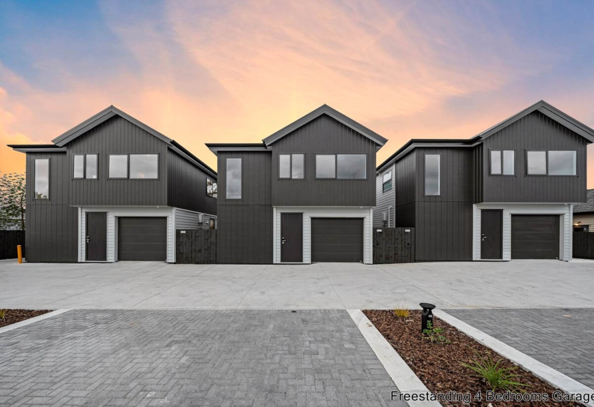 6 x Stylish 3-Bedroom Homes with car park and 3 x Standalone 4-Bedroom Homes with Garage, Just a short stroll to the picturesque Alan Wood Reserve, with scenic walkways and cycle paths, close to schools, shops, supermarkets, motorway access, 1.7 km to Avondale College, 47&49 Hendon Avenue, Mt Albert, Auckland