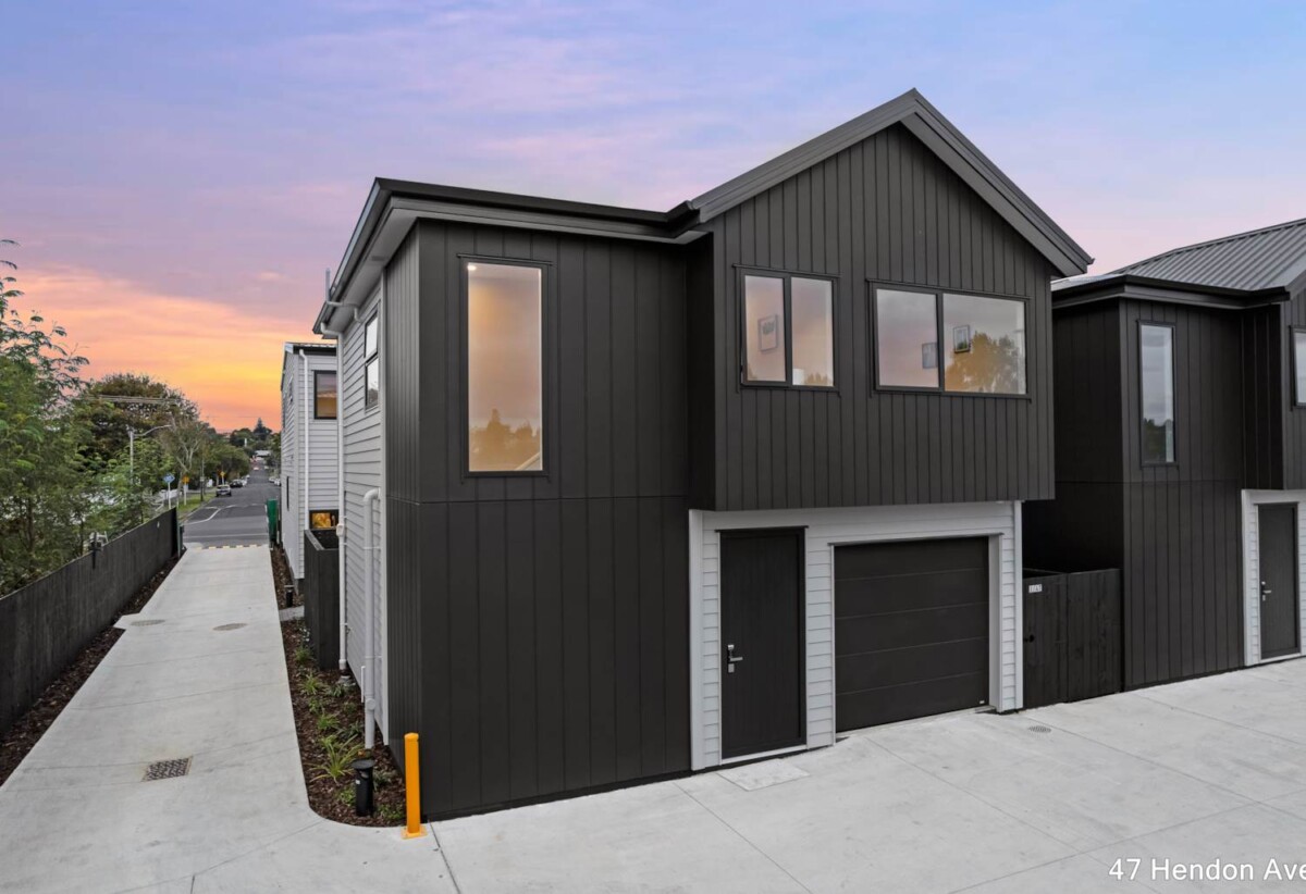 10 Years Stamford Warranty, Brandnew standalone 4 beds 2.5 baths home with garage, Just a short stroll to the picturesque Alan Wood Reserve, with scenic walkways and cycle paths, close to schools, shops, supermarkets, motorway access, 1.7 km to Avondale College, 1/47 Hendon Avenue, Mt Albert, Auckland