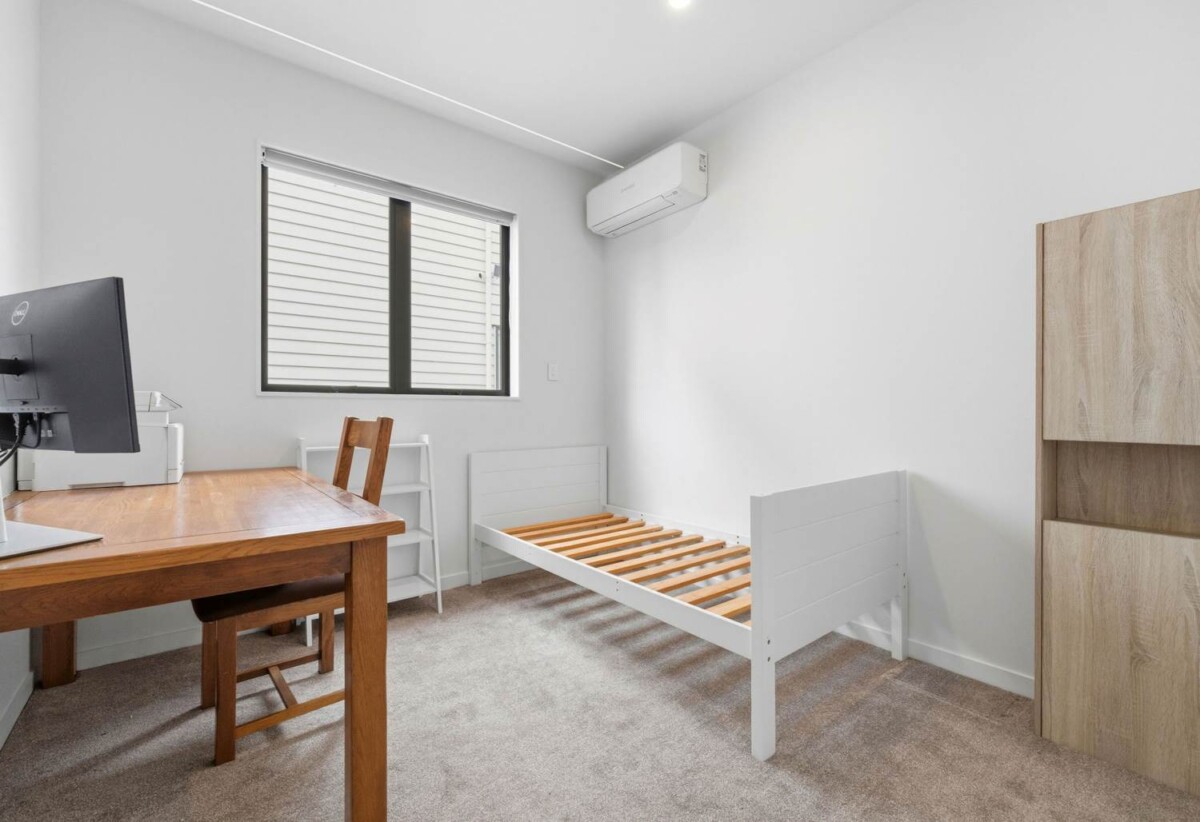 7 beds 5.5 baths house with double garage and 2 -beds granny, within easy walking distance of Long Bay College, Long Bay Primary, Long Bay Village, supermarket, Ashley Reserve, and Long Bay Regional Park, 14 Cavalli Road, Long Bay, Auckland