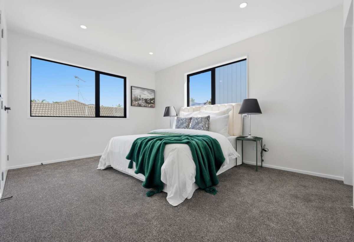 Brandnew standalone 4 beds 2.5 baths home with garage, just moments from the tranquil Auckland Botanic Gardens. shops, schools, motorway access, 0.4 km to Alfriston College, Lot 2/13 Rathmar Drive, Manurewa, Auckland