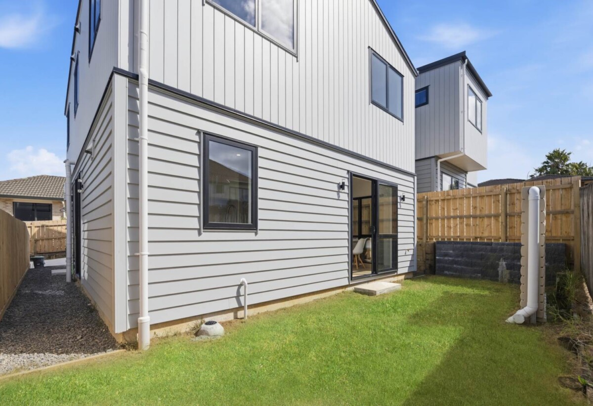 Brandnew standalone 4 beds 2.5 baths home with garage, just moments from the tranquil Auckland Botanic Gardens. shops, schools, motorway access, 0.4 km to Alfriston College, Lot 2/13 Rathmar Drive, Manurewa, Auckland