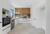 Brandnew standalone 4 beds 2.5 baths home with garage, just moments from the tranquil Auckland Botanic Gardens. shops, schools, motorway access, 0.4 km to Alfriston College, Lot 2/13 Rathmar Drive, Manurewa, Auckland