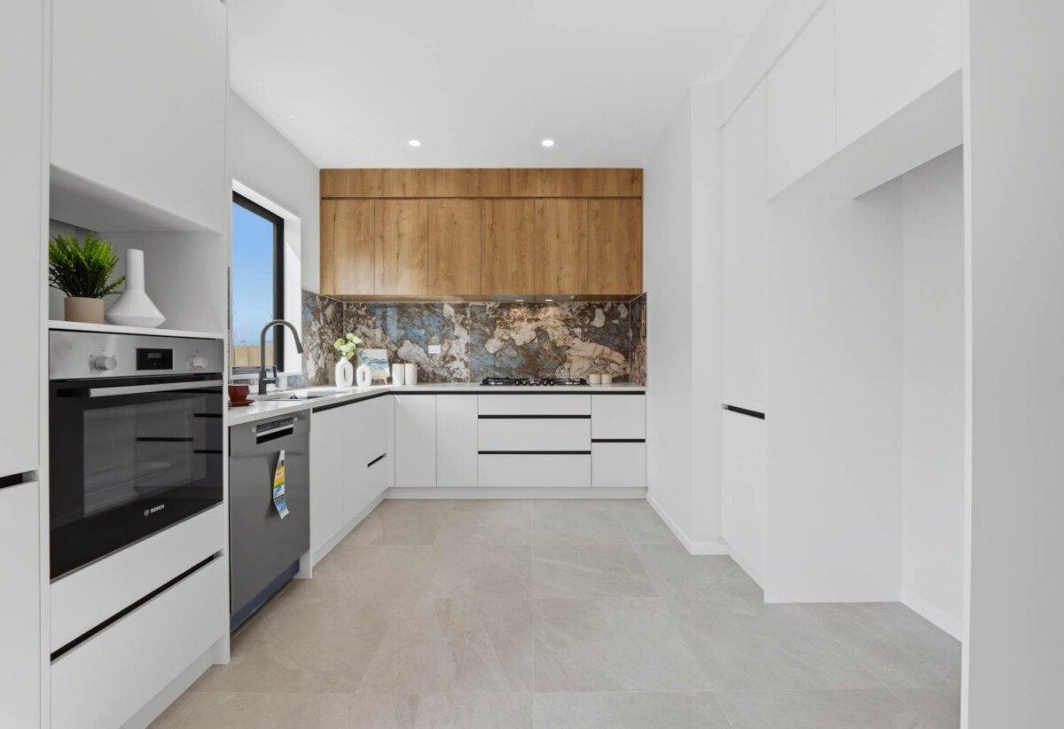 Brandnew standalone 4 beds 2.5 baths home with garage, just moments from the tranquil Auckland Botanic Gardens. shops, schools, motorway access, 0.4 km to Alfriston College, Lot 2/13 Rathmar Drive, Manurewa, Auckland