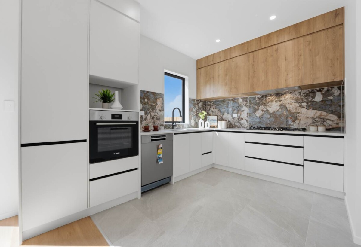 Brandnew standalone 4 beds 2.5 baths home with garage, just moments from the tranquil Auckland Botanic Gardens. shops, schools, motorway access, 0.4 km to Alfriston College, Lot 2/13 Rathmar Drive, Manurewa, Auckland