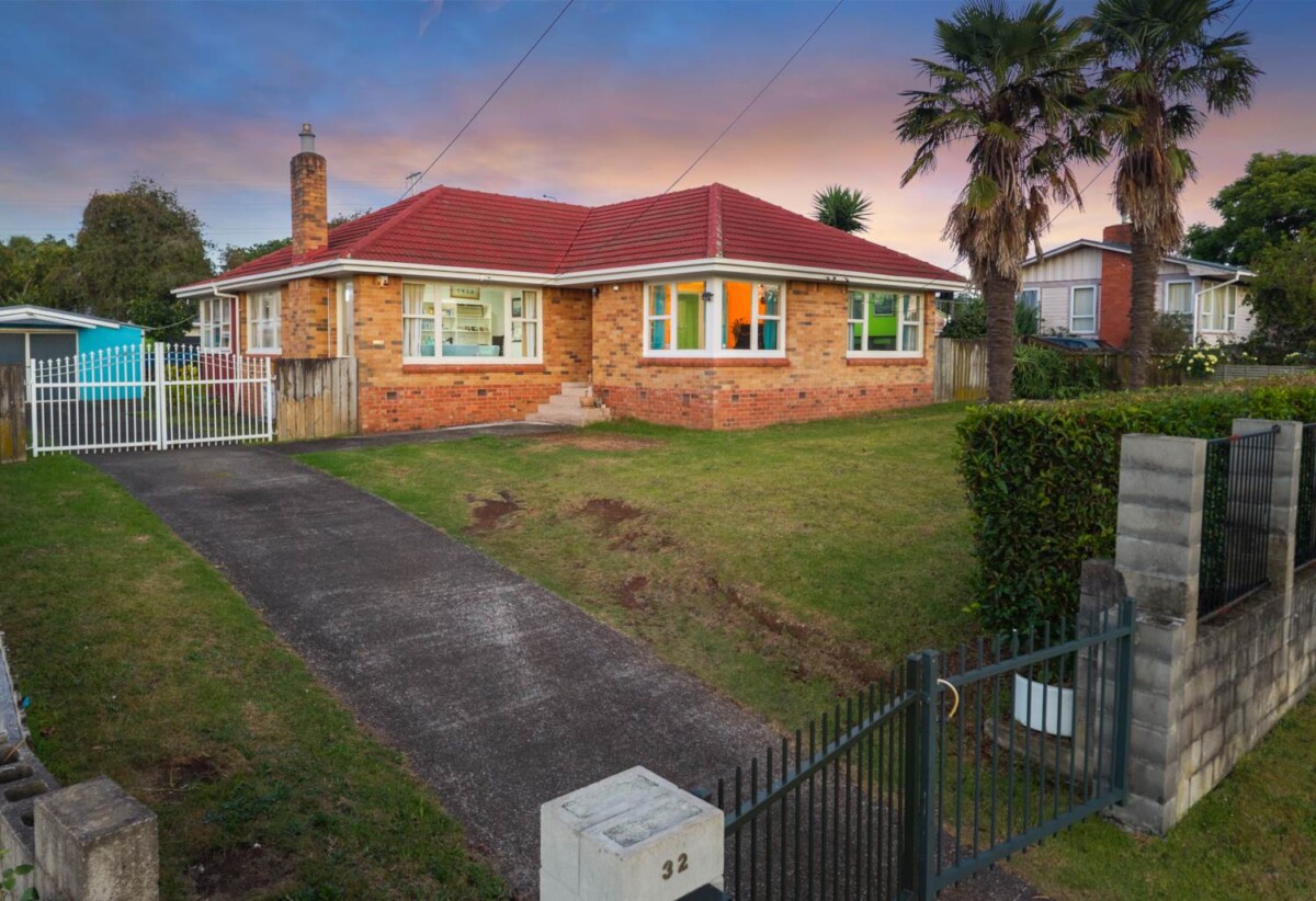 Brick and tile 4 beds 1 bath house with garage on 825m2 section, A child centre near by and a short drive to the local schools and shopping malls, handy to motorway access, 0.7 km to Papatoetoe East School, 32 Esperanto Road, Papatoetoe, Auckland