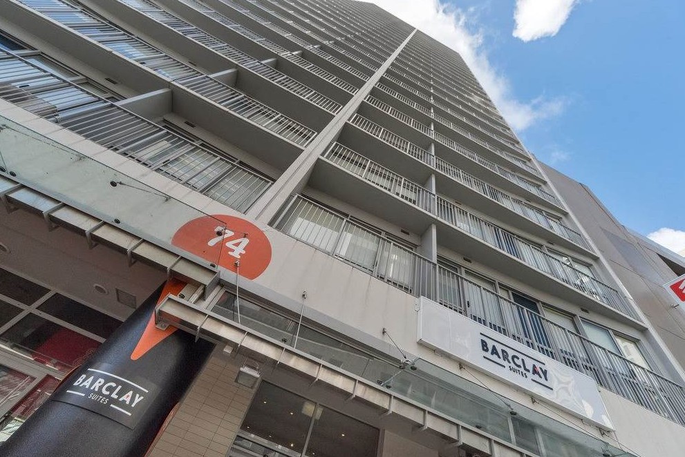 Oversea Vendor, Auckland Girls’ Grammar School zone, Renovated Freehold 2 beds 2 baths apartment, 50sqm internal floor area plus a large balcony, Full furniture package is included, move-in ready, 1901/74 Albert Street, City Centre, Auckland