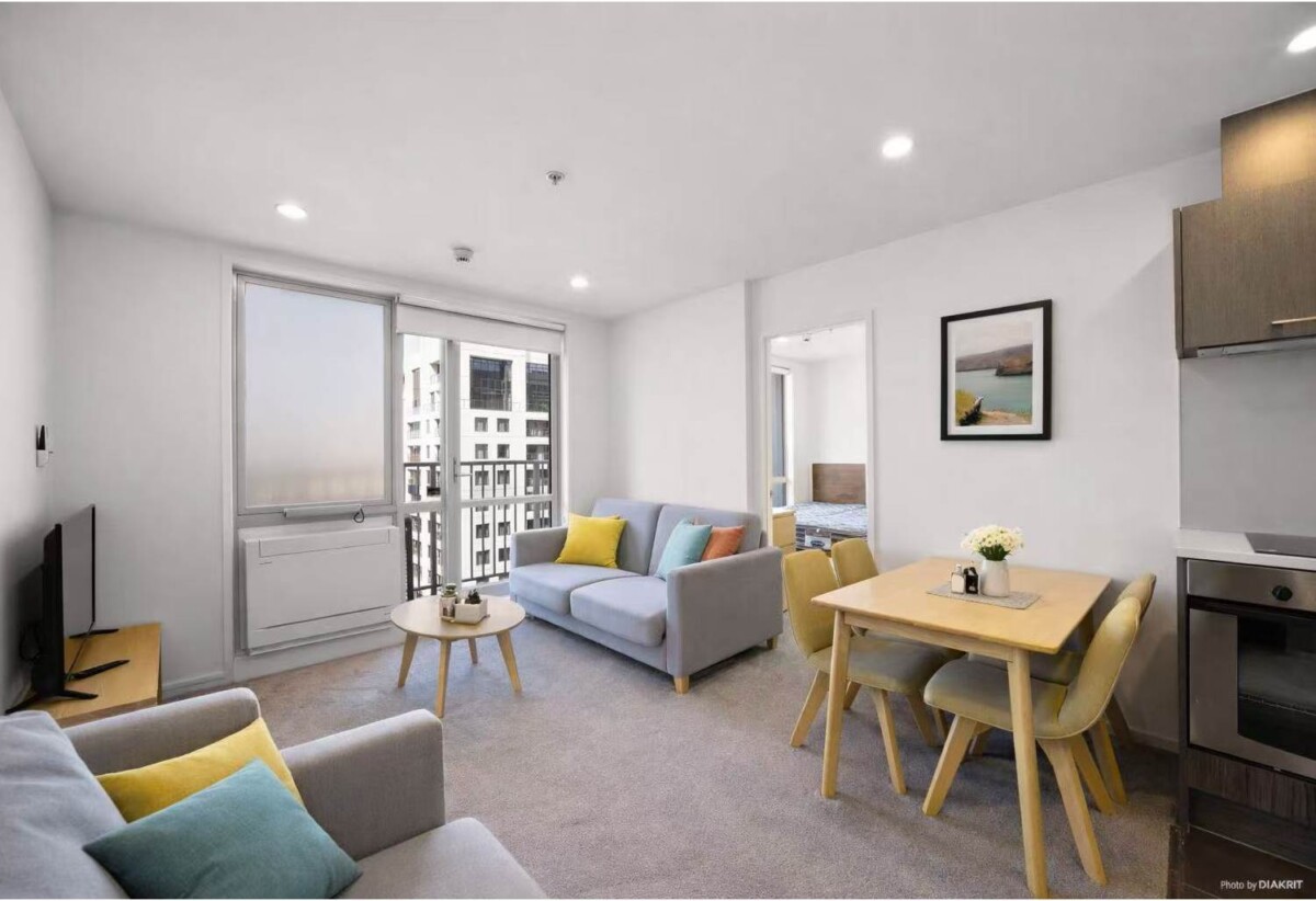 Oversea Vendor, Auckland Girls’ Grammar School zone, Renovated Freehold 2 beds 2 baths apartment, 50sqm internal floor area plus a large balcony, Full furniture package is included, move-in ready, 1901/74 Albert Street, City Centre, Auckland