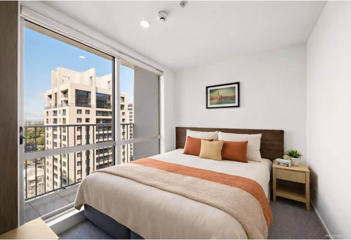 Oversea Vendor, Auckland Girls’ Grammar School zone, Renovated Freehold 2 beds 2 baths apartment, 50sqm internal floor area plus a large balcony, Full furniture package is included, move-in ready, 1901/74 Albert Street, City Centre, Auckland