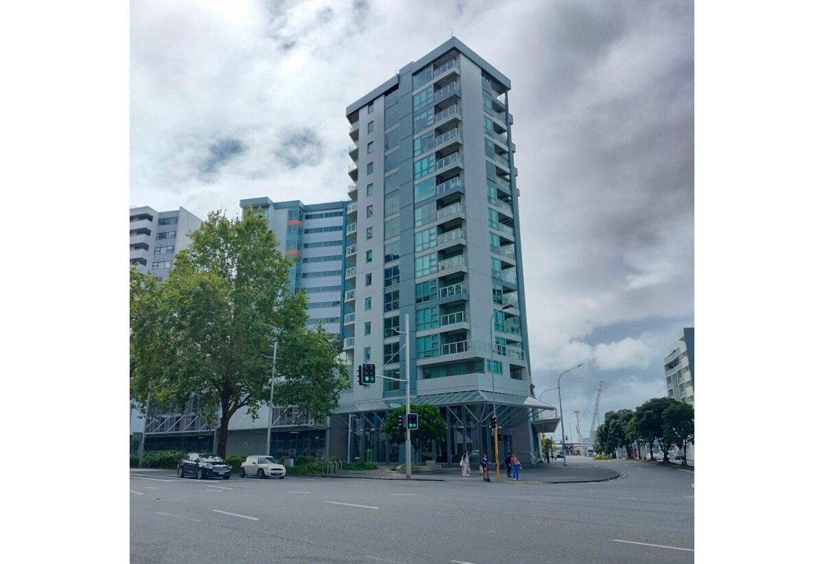 Auckland Girls’ Grammar School zone, Renovated Leasehold 2 beds 2 baths 2 car parks apartment, 74sqm plus a massive balcony of approx. 18sqm, just a short stroll to Britomart, Queen Street, and Commercial Bay, 1004/30 Beach Road, City Centre, Auckland