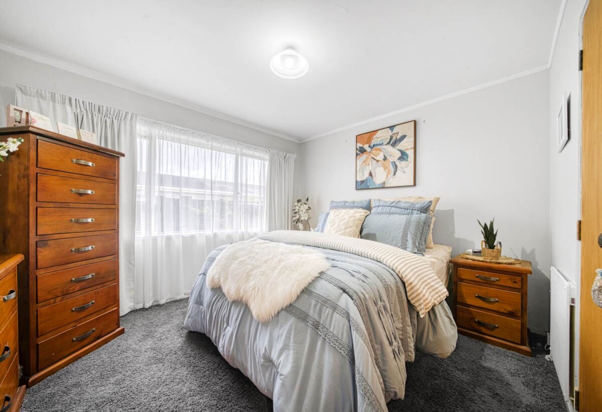 Brick and tile 2 beds 1 bath home with 2 single garages, Minutes to Takanini Village, supermarkets & popular eateries, Close to Bruce Pulman Park, Easy motorway access, 0.8 km to Takanini School, 2/21 Berwyn Avenue, Takanini, Auckland