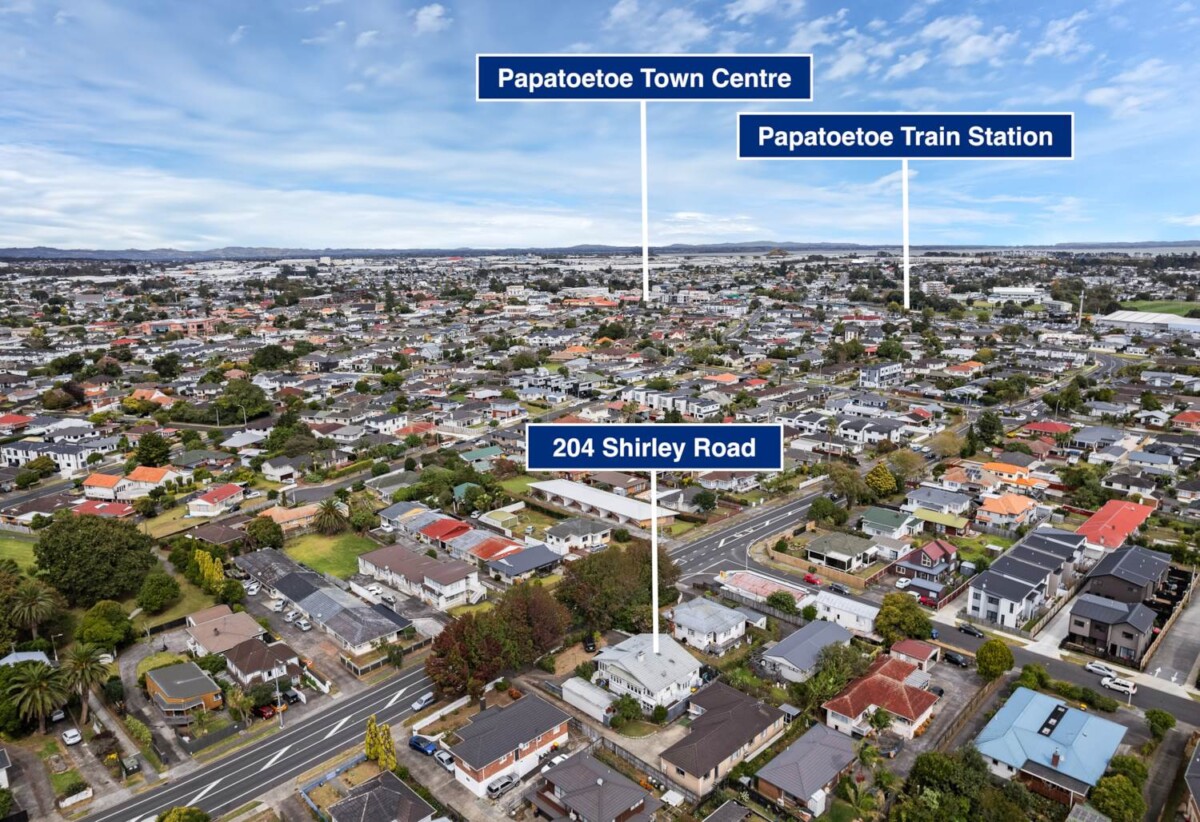 160m2 3 beds 1 baths house with garage on 542m2 section, close to schools, shops, motorway access, 0.9 km to Papatoetoe West School, 204 Shirley Road, Papatoetoe, Auckland