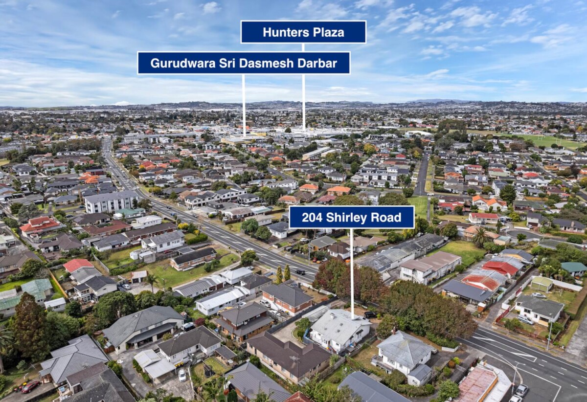 160m2 3 beds 1 baths house with garage on 542m2 section, close to schools, shops, motorway access, 0.9 km to Papatoetoe West School, 204 Shirley Road, Papatoetoe, Auckland